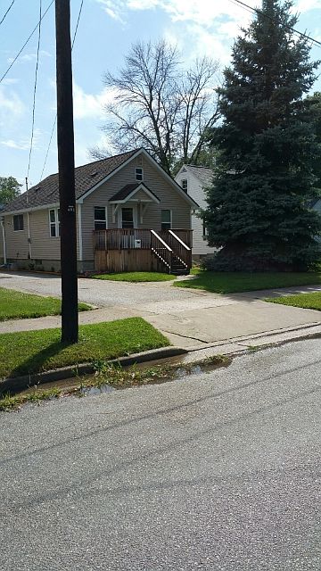 1st image of 402 Thompson St