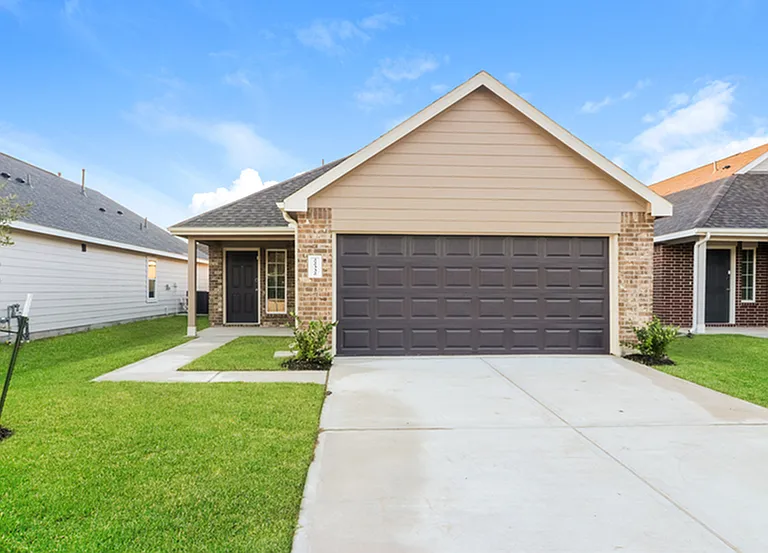 22332 Merlin St — Photo 1
