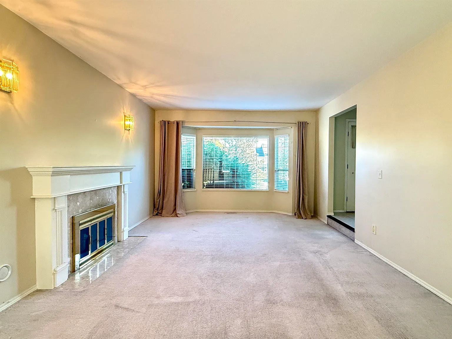 4 bed, 2349 sqft, $4,000 — Photo 3