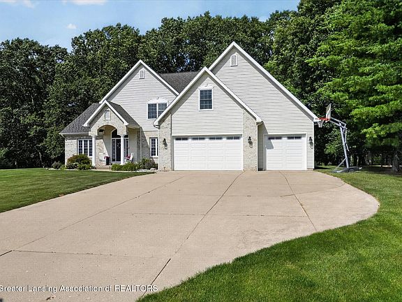 5th image of 2419 White Pine Dr