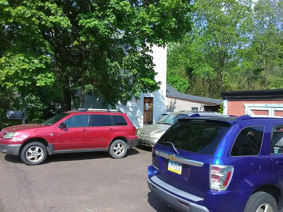 2nd image of 2115 N Chestnut St