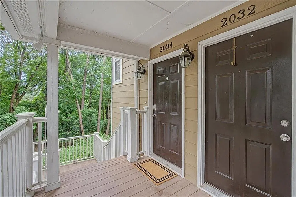 3 bed, 3.0 bath, 1314 sqft, $2,400 — Photo 2