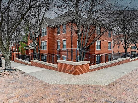 4th image of 935 Washington St APT 203
