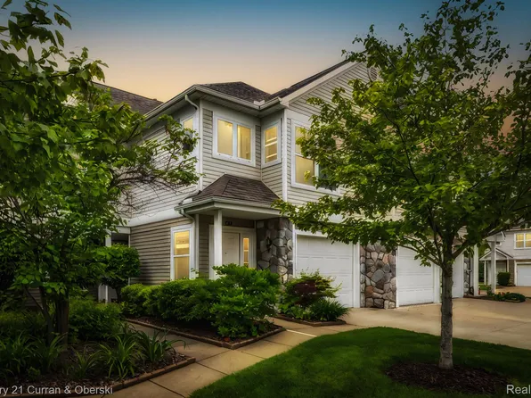 739 Creekstone Ln, Chelsea, MI 48118