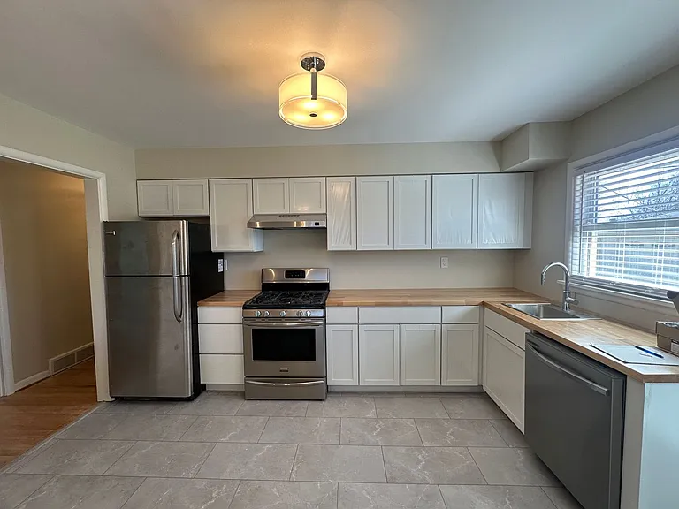 6892 Green Meadow Cir — Photo 5