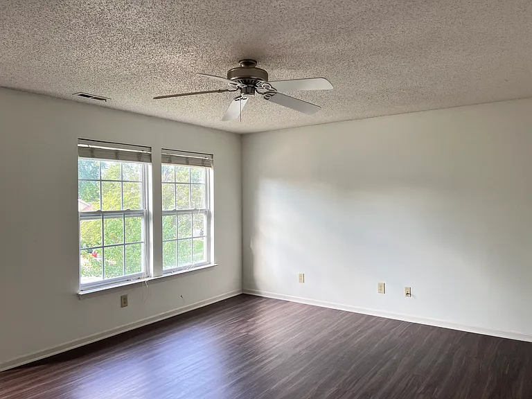10400 Hickory Hill Dr — Photo 22