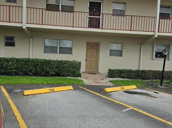 103 Oxford Ct #400, West Palm Beach, FL 33411