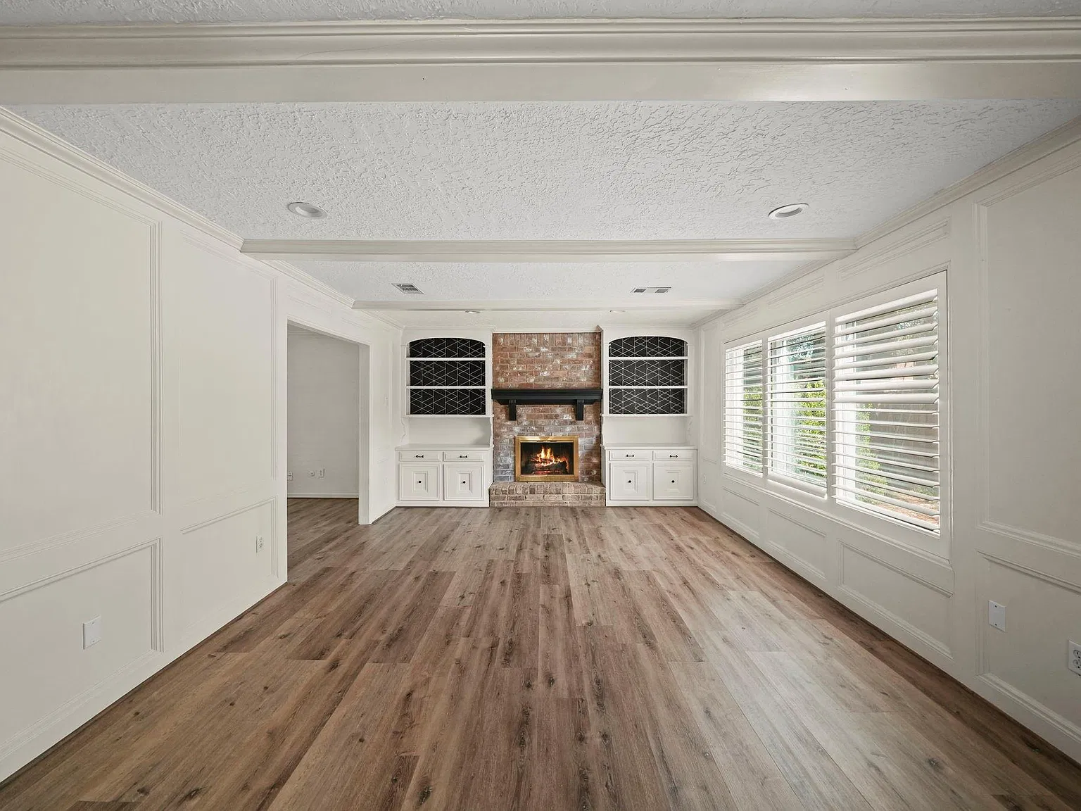 4 bed, 2.5 bath, 2528 sqft, $2,500 — Photo 4