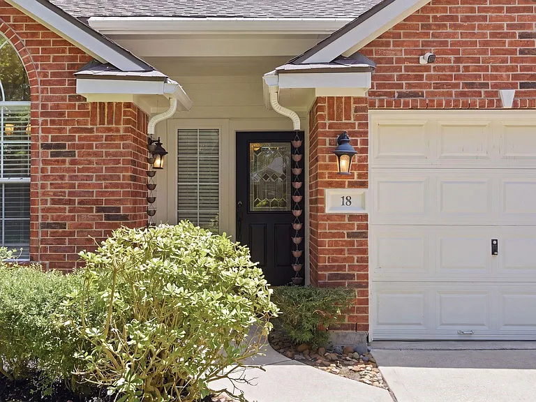 18 Mulberry Glen Pl — Photo 3
