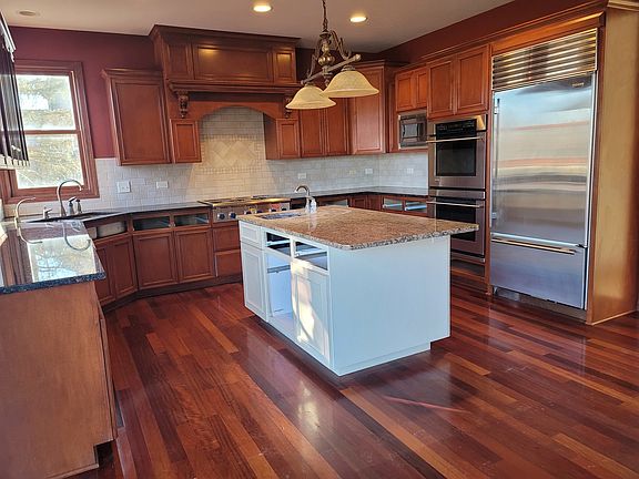 2nd image of 4070 Meadow View Dr