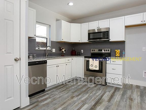 5th image of 129 E Torrey St #1