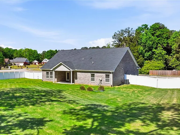 201 Cades Ct — Photo 31