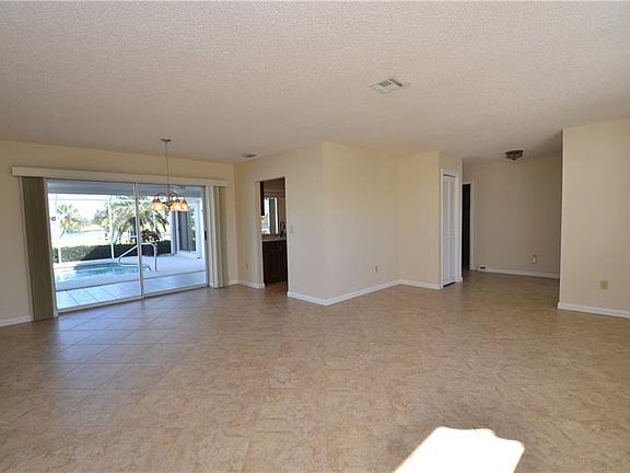 4th image of 525 Monaco Dr