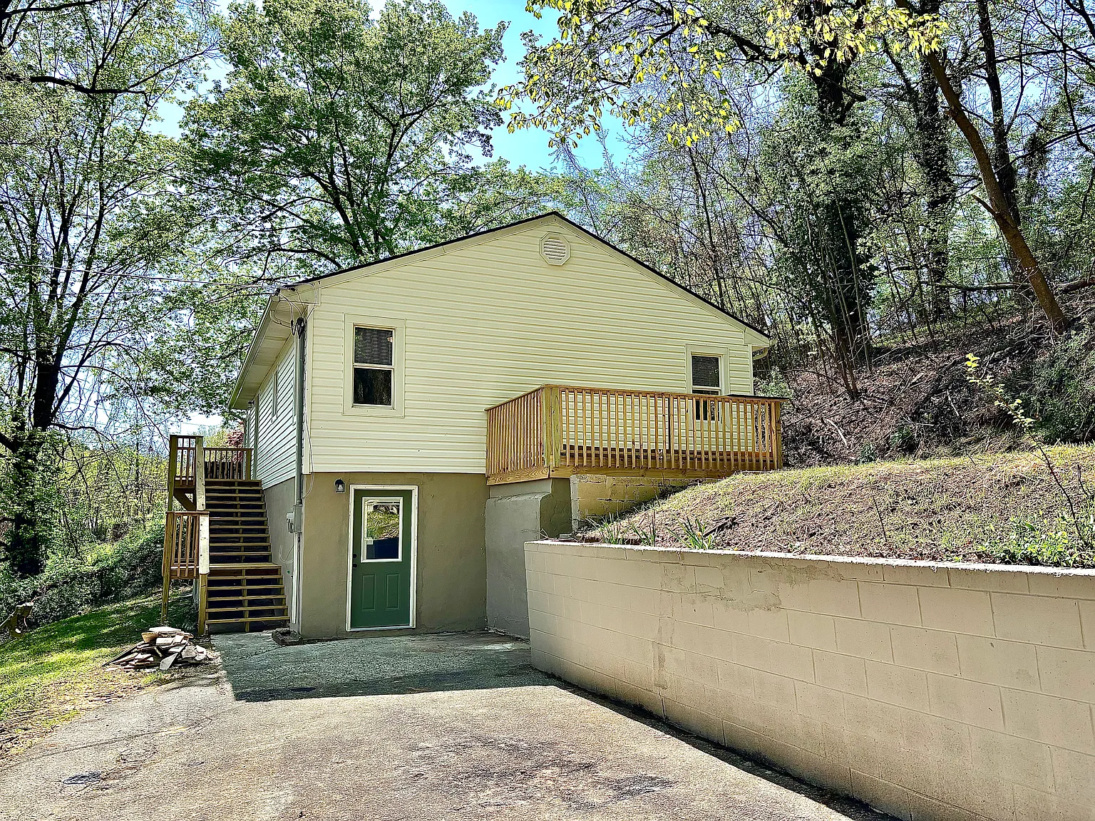 4 bed, 1700 sqft, $1,950 — Photo 1