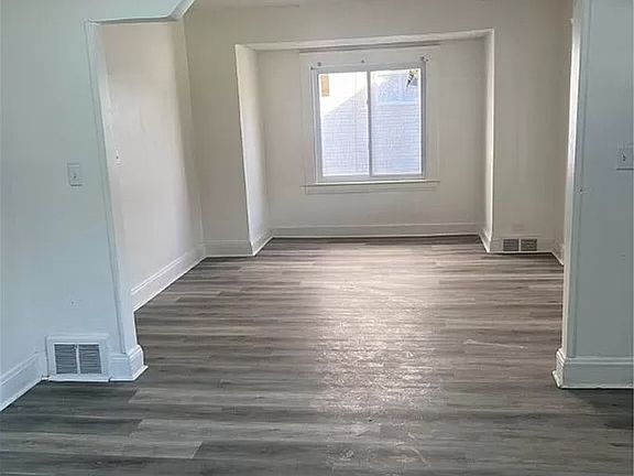 3rd image of 4264 E 131st St