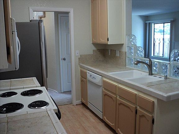 3rd image of 5660 Sonoma Dr