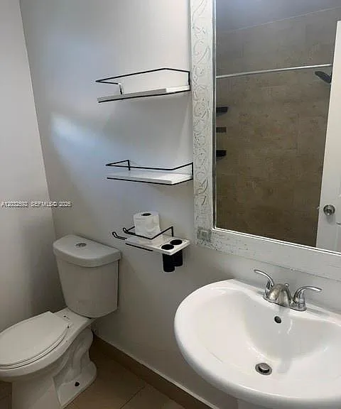 1045 SW 4th St #5 — Photo 4