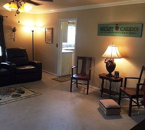 Large Spacious Living Room