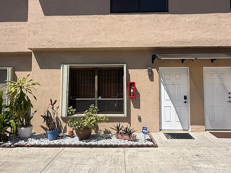 8370 NW 8th St #3 — Photo 2