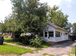 909 N 13th St, Herrin, IL 62948