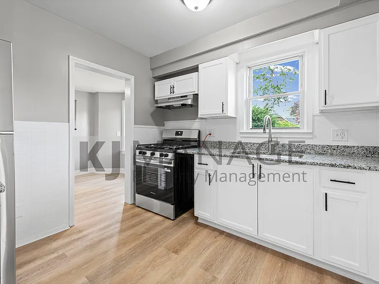 405 W Garfield Ave — Photo 2