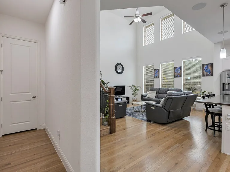 2464 Castle Ridge Dr — Photo 5