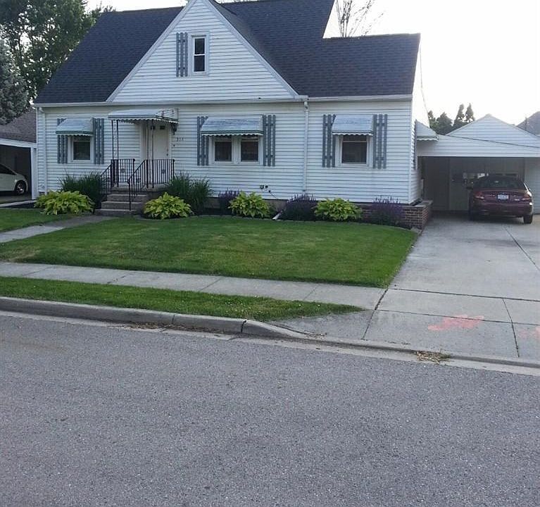 1st image of 304 S 2nd St