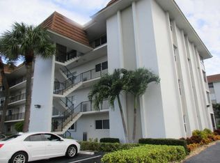 2936 Lake Shore Dr APT 110, Riviera Beach, FL 33404