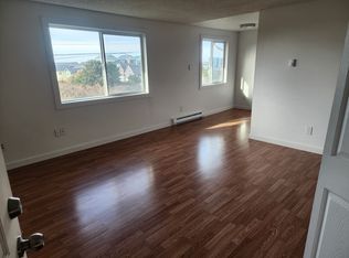 612 NW Brook St APT 4, Newport, OR