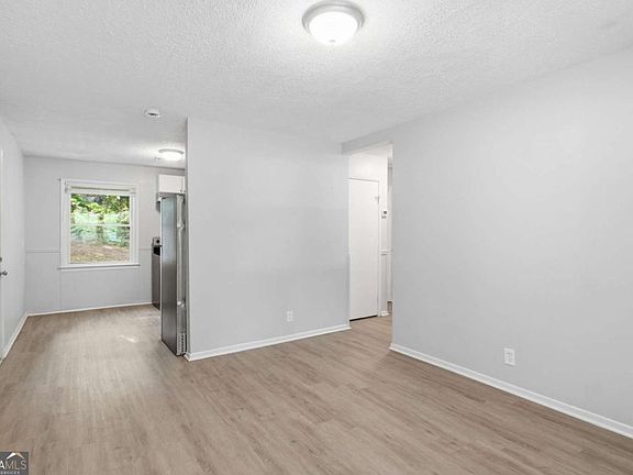 5th image of 4813 Bartlett Rd