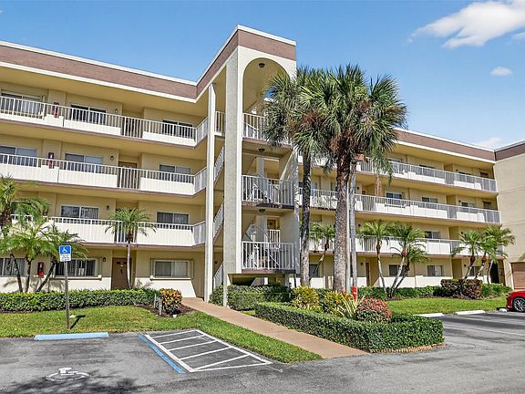 3rd image of 4735 Lucerne Lakes Boulevard #306