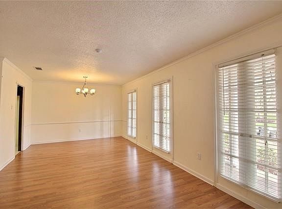 3rd image of 6 Ashland Dr