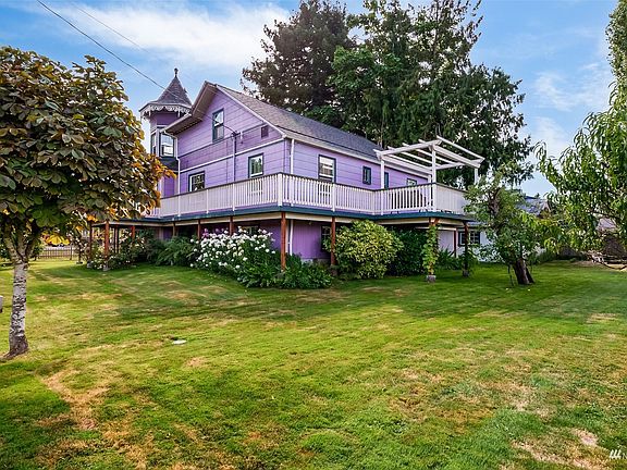 3rd image of 935 Celery Ave