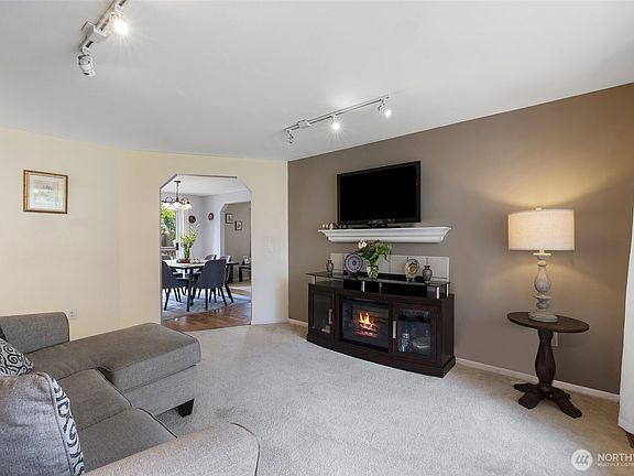 4th image of 4105 Lincoln Way