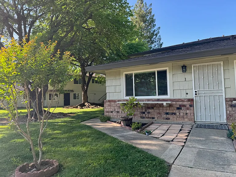 Breuner Dr — Photo 35