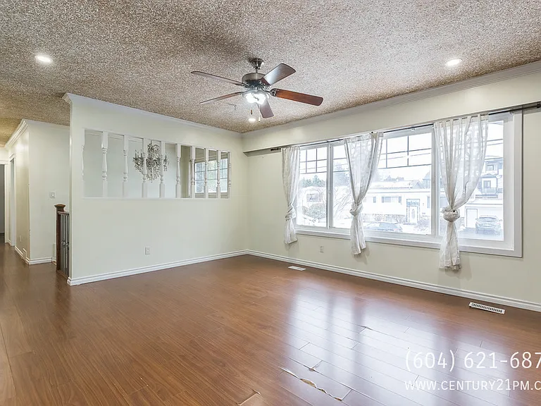 2088 Majestic Cres #UPPER — Photo 10