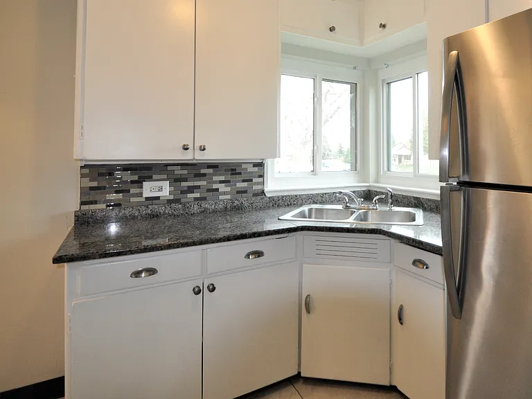 2525 Olive St — Photo 12