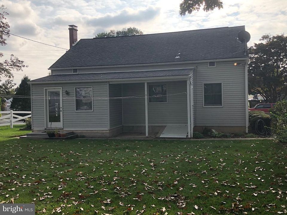 2nd image of 3319 McKently St