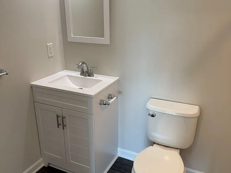 135 S Charlotte St — Photo 12