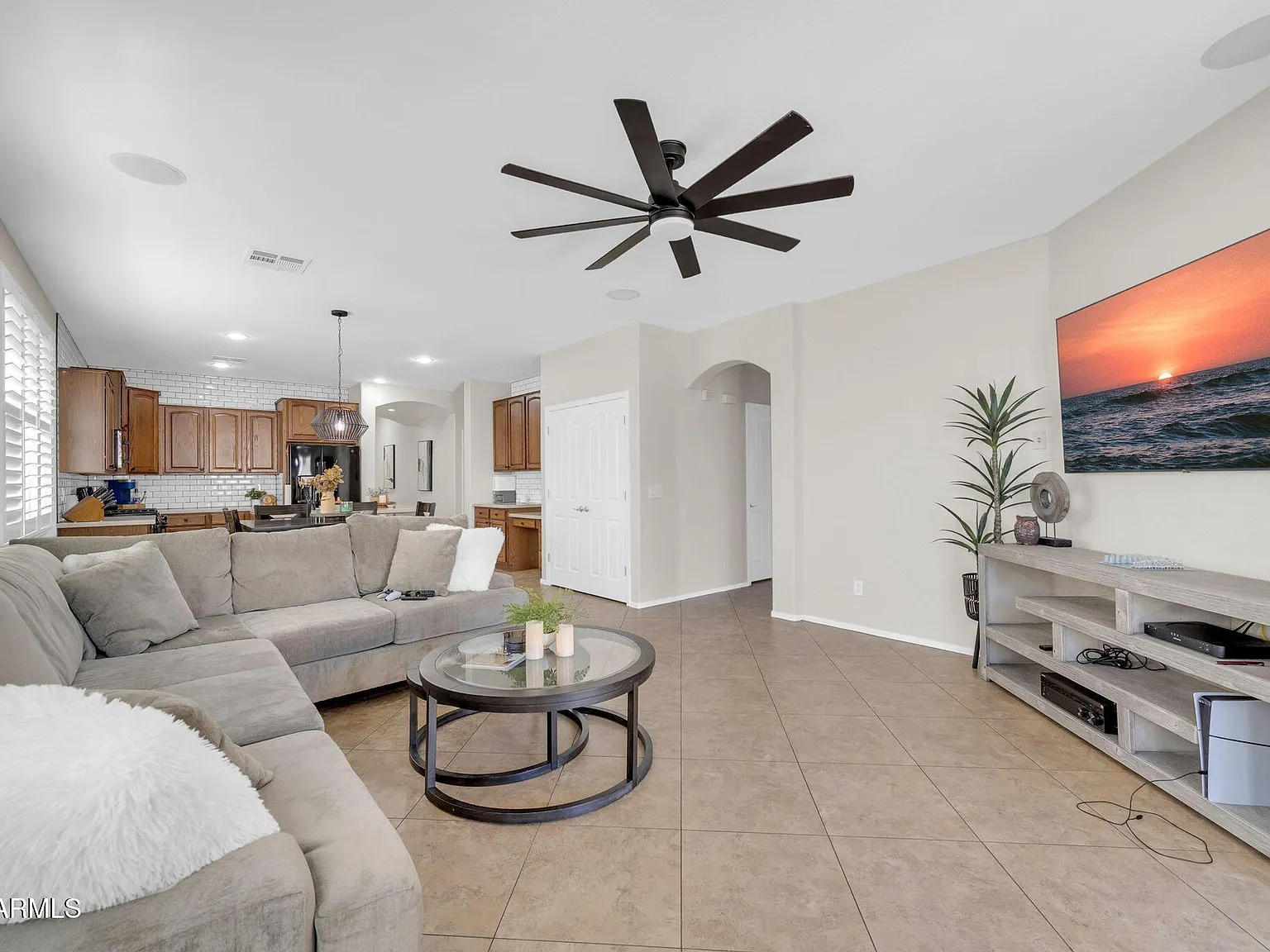 4 bed, 3.0 bath, 1818 sqft, $2,400 — Photo 3