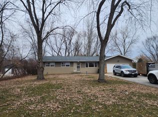 3880 E Oakwood Rd, Oak Creek, WI 53154