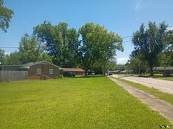 3rd image of 1506 Flamingo Ln