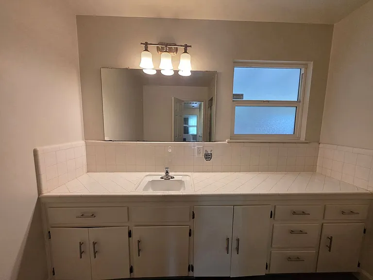 Bowen/Phelps Duplex — Photo 12