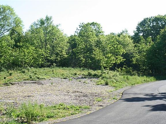 4th image of 261 Lakeshore Dr N