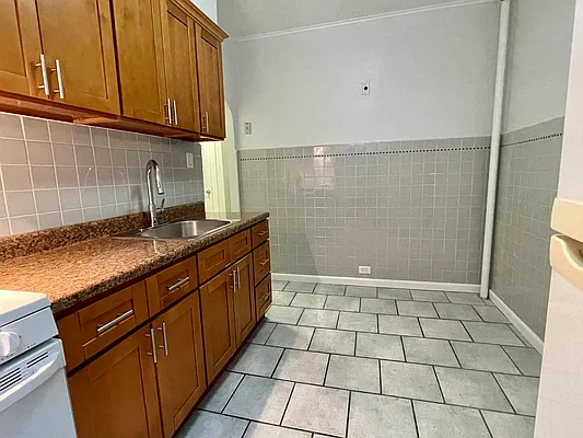 Rented by Amorelli Realty | media 8