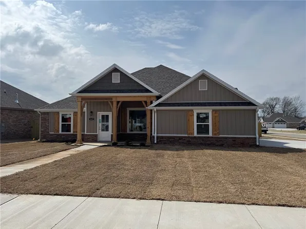 642 Summer Ln, Prairie Grove, AR 72753