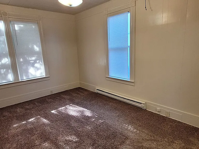 221 N Holly St — Photo 8