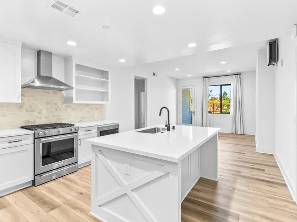 1600 San Remo Pl #103, Encinitas, CA 92024