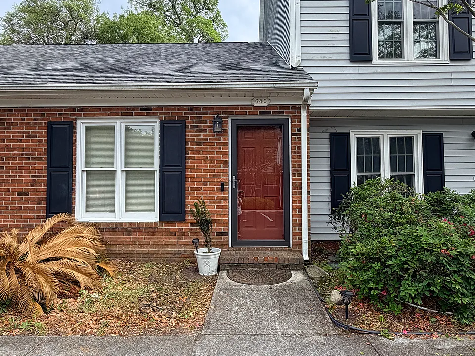 3200 Crystal Oaks Ln #640