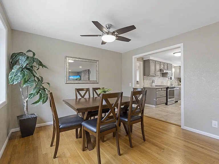1627 E Broadway St — Photo 10